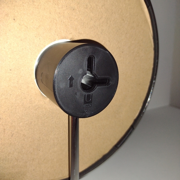 Umbra - Infinity - Floating Photo Display- Chrome - 4x6 In. - Picture 6 of 8